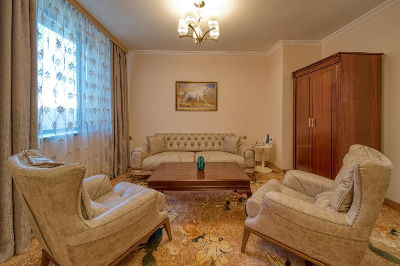 Residence Konstantina Palace Казанлык Экстерьер фото